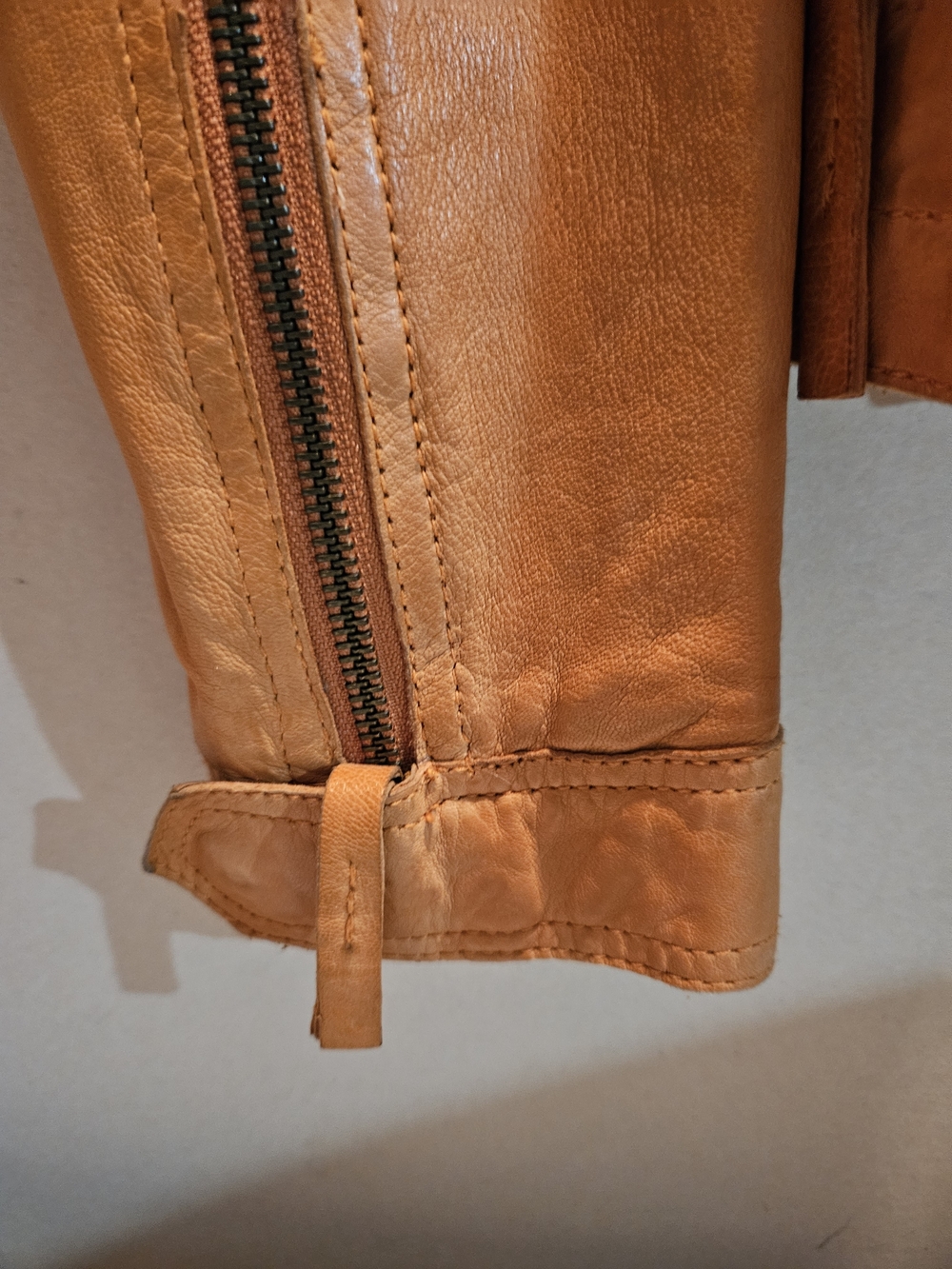 Danier Women's Leather Jacket - Picture 6 of 7